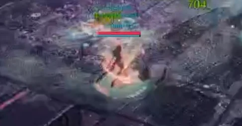 On voit bien l'aura rouge autour du personnage